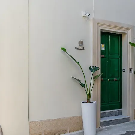 Apartmán Civico 17 *
